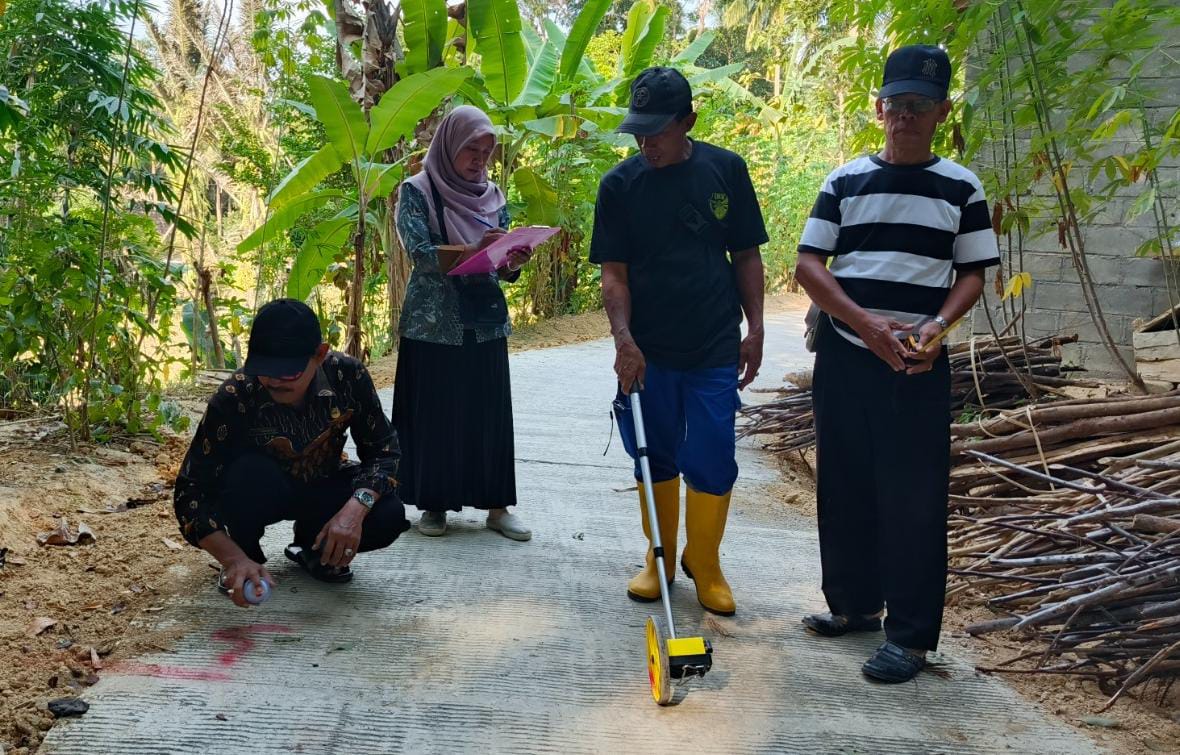 Lurah Hargorejo Lakukan Cek Lokasi Pembangunan Jalan Pemukiman di Gunung Kukusan Bersama Ulu-Ulu